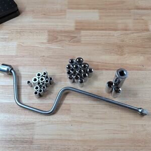 CRESCENT 31 Piece 6&12 Point 1/4, 3/8, 1/2 Sockets Lot W/ 1/2" Speed Wrench